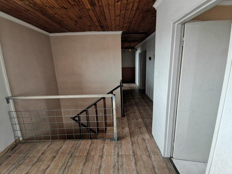 7 Bedroom Property for Sale in Riverton Western Cape